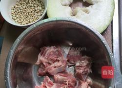 冬瓜排骨薏米汤的做法图解1
