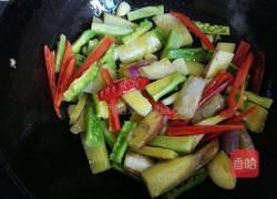 苦瓜炒茄子的做法图解8