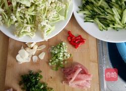 干锅有机花菜的做法图解1