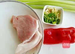 芹菜炒肉丝的做法图解1