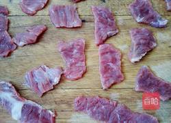 牛肉炒洋葱土豆的做法图解1