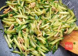 瘦肉丝炒黄瓜的做法图解3