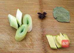 西红柿玉米煲猪骨的做法图解2