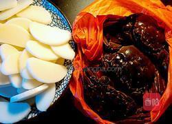 毛蟹炒年糕的做法图解1