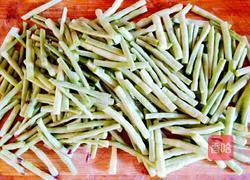 豇豆角炒肉的做法图解2