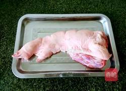 花生炖猪蹄的做法图解1