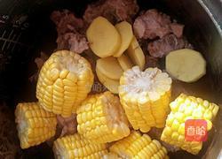 紫菜玉米排骨汤的做法图解6