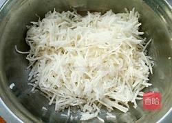 紫甘蓝萝卜丝饼的做法图解1