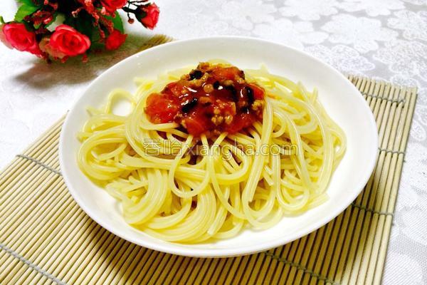 蕃茄蘑菇肉酱意面