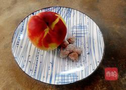 腌桃子的做法图解1