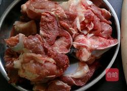 筒子骨萝卜汤的做法图解2