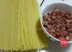 肉酱意粉的做法图解1