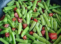 腊肠丁炒四季豆的做法图解8
