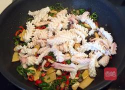 酱爆鱿鱼面的做法图解6