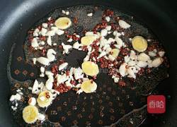 川香辣酱烧黄辣丁的做法图解4