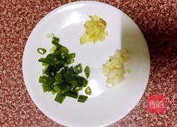 湿炒河粉的做法图解1