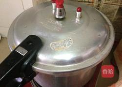 土茯苓骨头汤的做法图解8