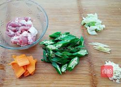 秋葵炒木耳的做法图解2