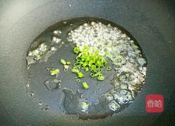 玉米粒炒肉末的做法图解2