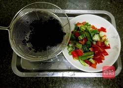 青椒炒豆豉的做法图解1