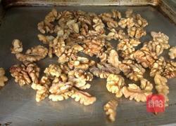 椒盐核桃仁的做法图解5