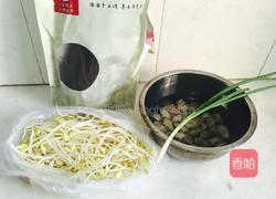黄豆芽炖粉条的做法图解1