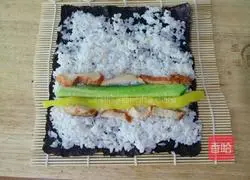 Illustration of how to make grilled chicken sushi rolls 13