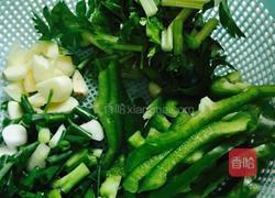 牛肉炒米线的做法图解1