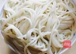 牛肉炒米线的做法图解3