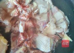 鸡骨架炖土豆的做法图解2