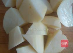 鸡骨架炖土豆的做法图解3