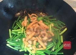 肉丝炒蒜苔的做法图解12