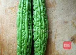 苦瓜鸡蛋饼的做法图解1