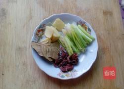 猪蹄萝卜汤的做法图解1