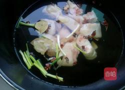 猪蹄萝卜汤的做法图解3