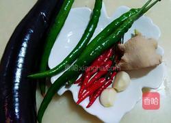 尖椒炒茄子的做法图解1
