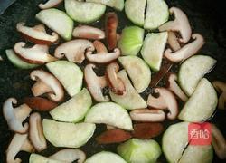 丝瓜紫菜香菇蛋汤的做法图解5