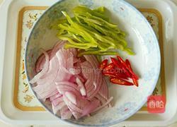 凉拌洋葱土豆丝的做法图解2