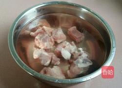 南瓜排骨煲的做法图解1