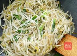 绿豆芽炒韭菜的做法图解3