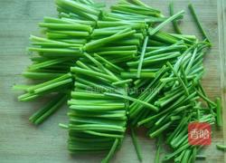 香葶炒鸡蛋的做法图解2