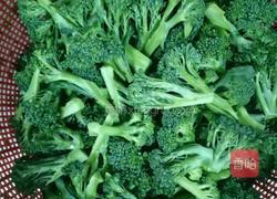 凉拌西蓝花的做法图解1