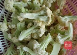 耗油炒菜花的做法图解1