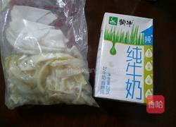 花胶炖牛奶的做法图解1