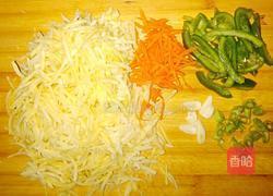 胡萝卜丝炒土豆丝的做法图解2