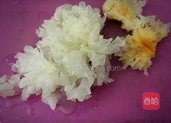 银耳红枣莲子羹的做法图解3