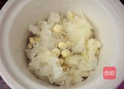 银耳红枣莲子羹的做法图解5