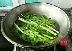 芹菜苹果汁的做法图解1