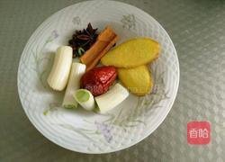 酸菜大骨头汤的做法图解3