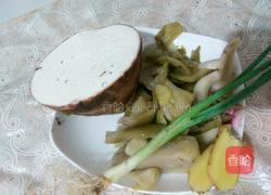 酸菜芋头汤的做法图解1